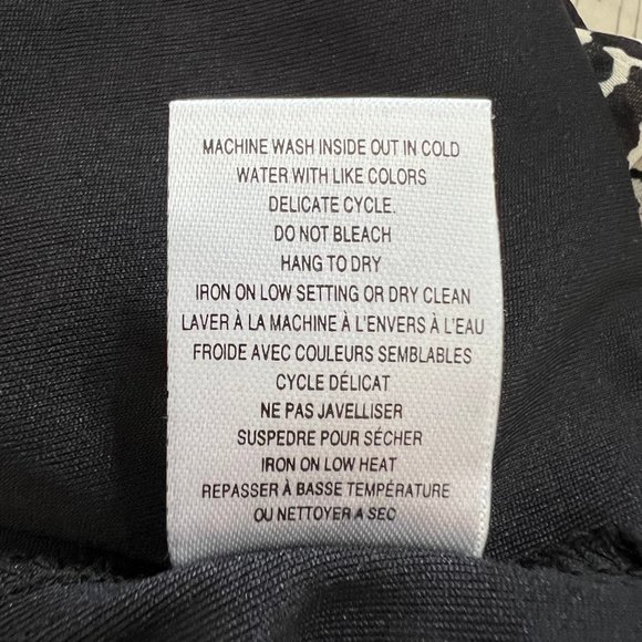 Blousology Women's Size 2X Abstract Long Sleeve Scoop-Neck Tie-Cuff Blouse - Picture 12 of 13